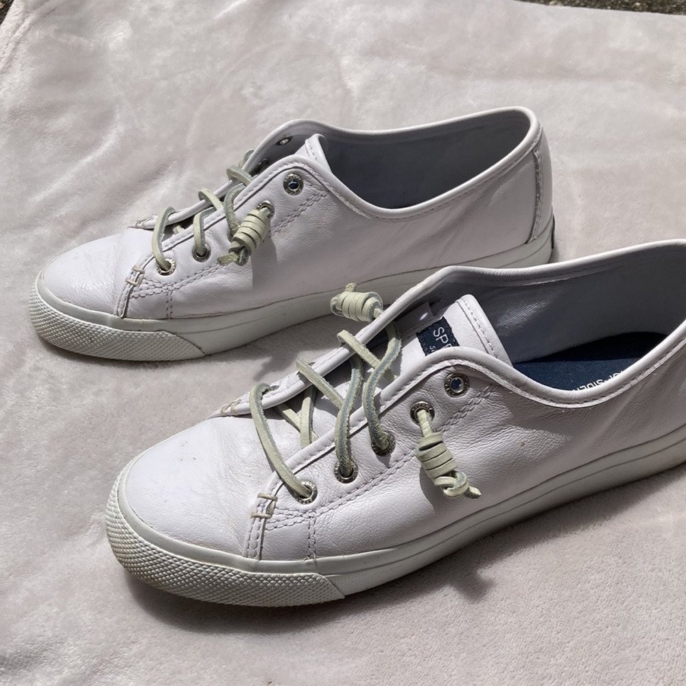 Sperry Ladies sz 8 real leather white boat shoes/sneakers leather laces